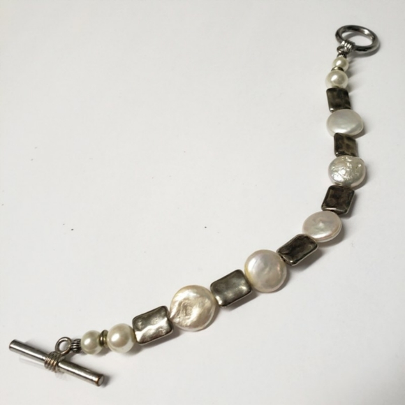 Pretty Pearl Bracelet - Picture 2 of 4